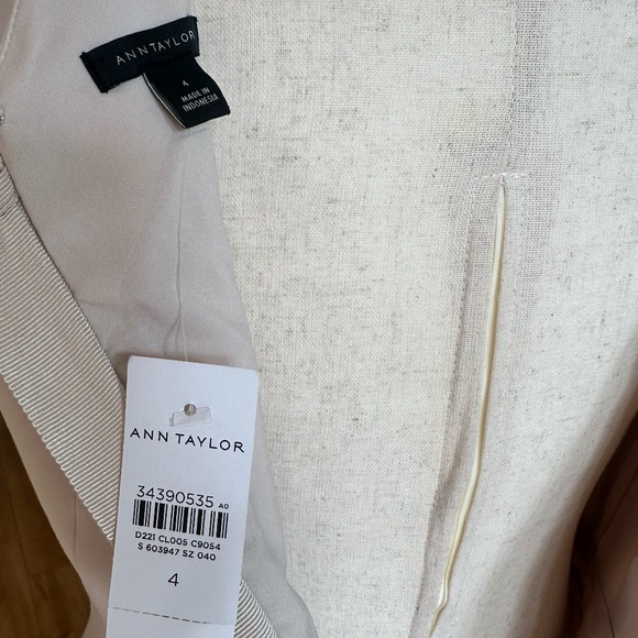 NWT Ann Taylor Double V Seamed Sheath Bi-Stretch Pebble Gray Melange Size 4 - Picture 12 of 13